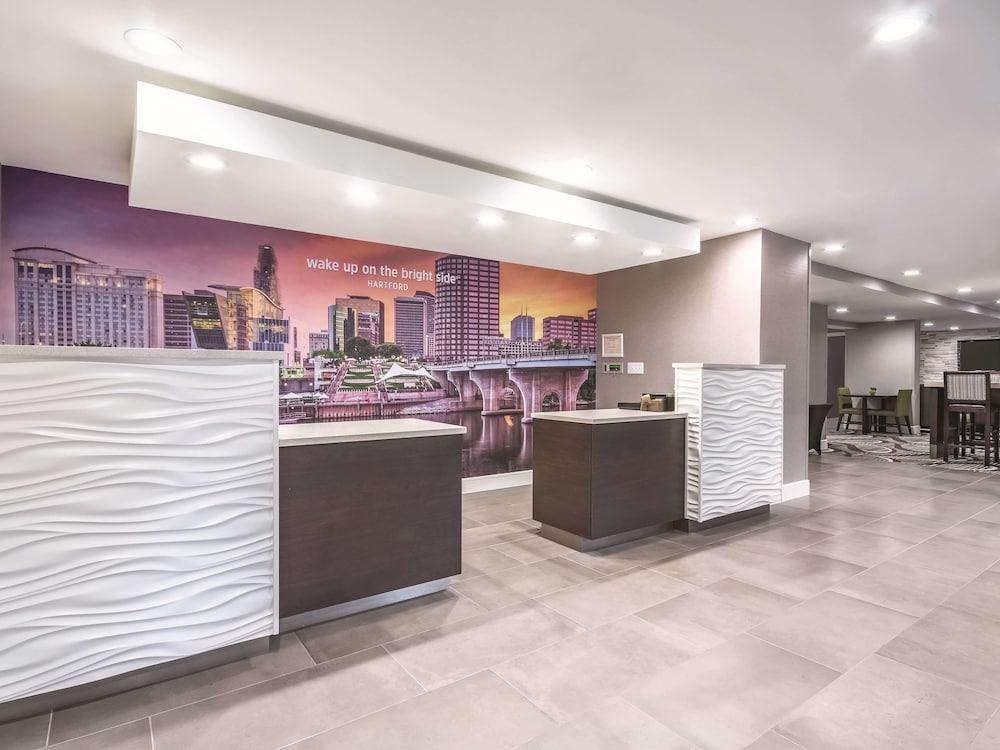 Отель La Quinta By Wyndham Hartford Bradley Airport Виндзор Локс Экстерьер фото