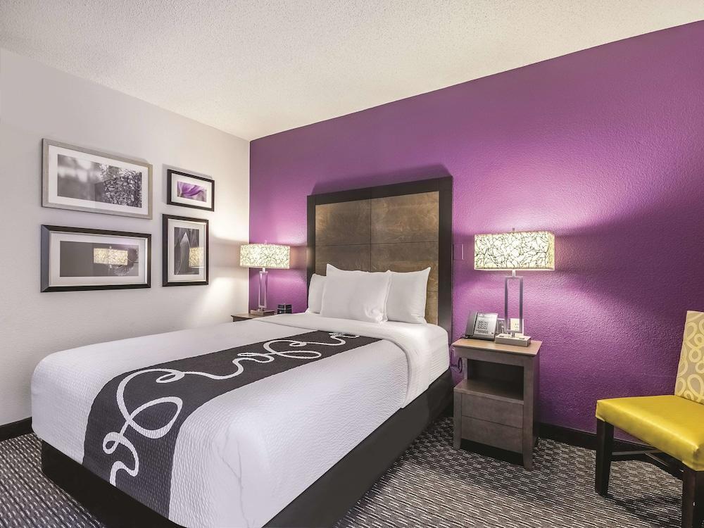 Отель La Quinta By Wyndham Hartford Bradley Airport Виндзор Локс Экстерьер фото