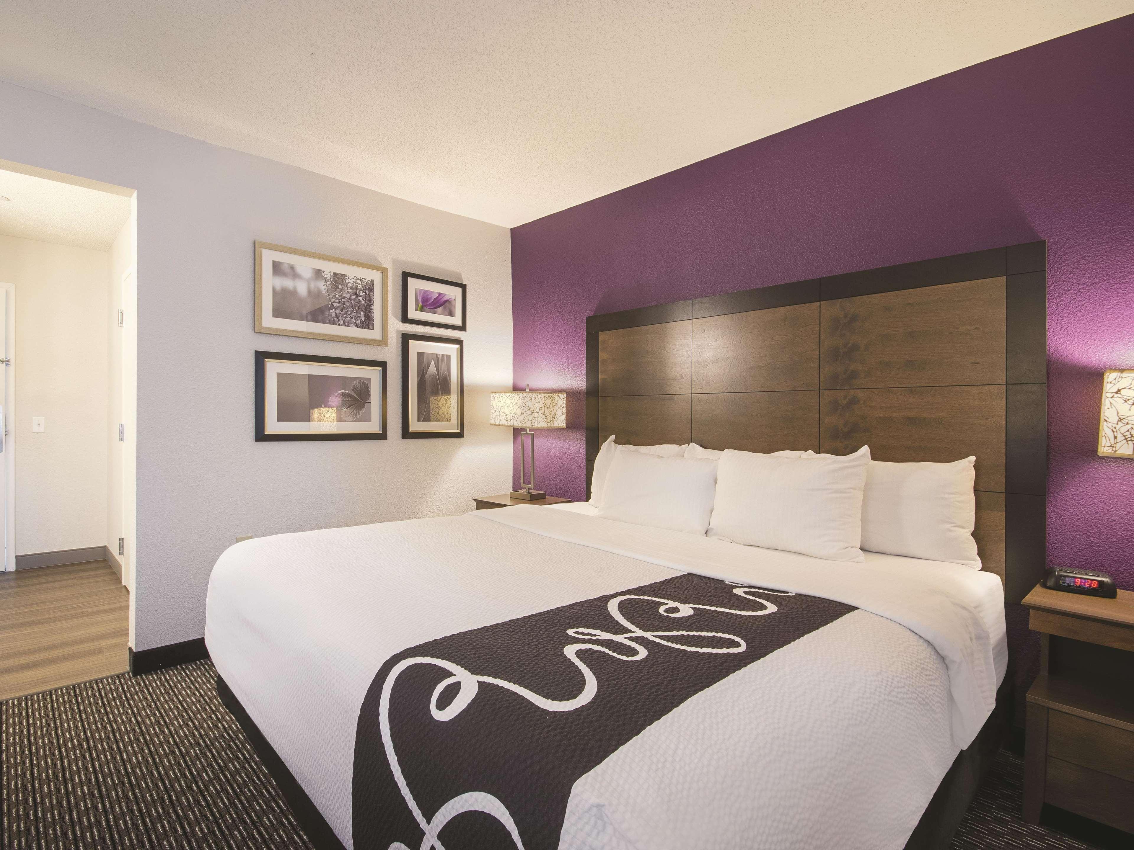 Отель La Quinta By Wyndham Hartford Bradley Airport Виндзор Локс Экстерьер фото