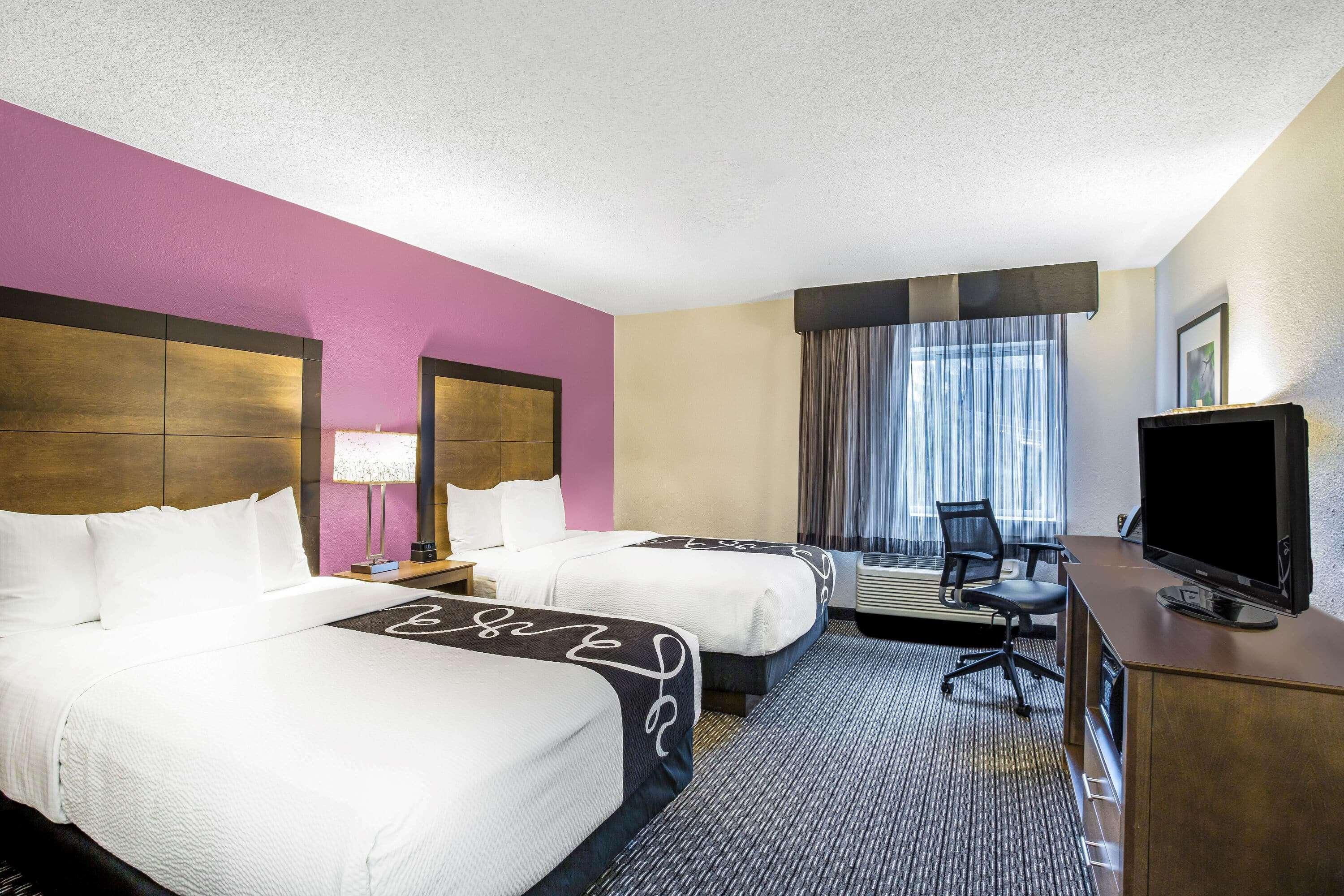Отель La Quinta By Wyndham Hartford Bradley Airport Виндзор Локс Экстерьер фото