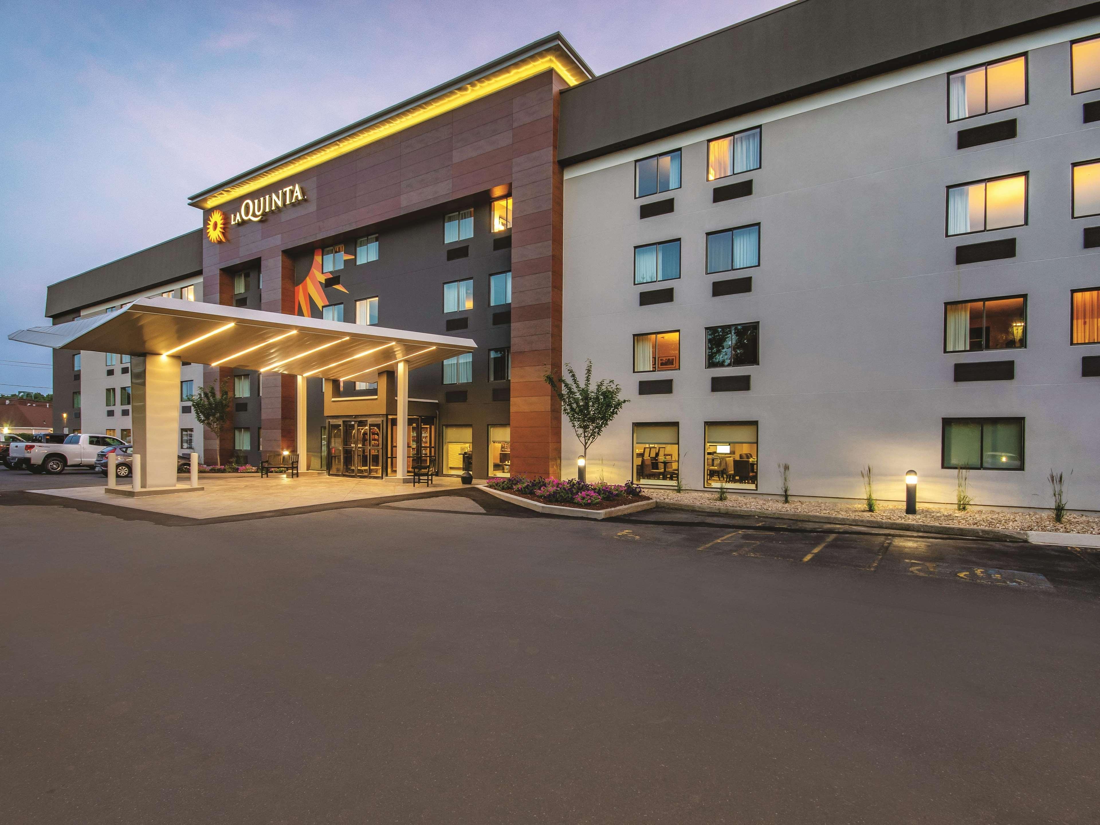 Отель La Quinta By Wyndham Hartford Bradley Airport Виндзор Локс Экстерьер фото