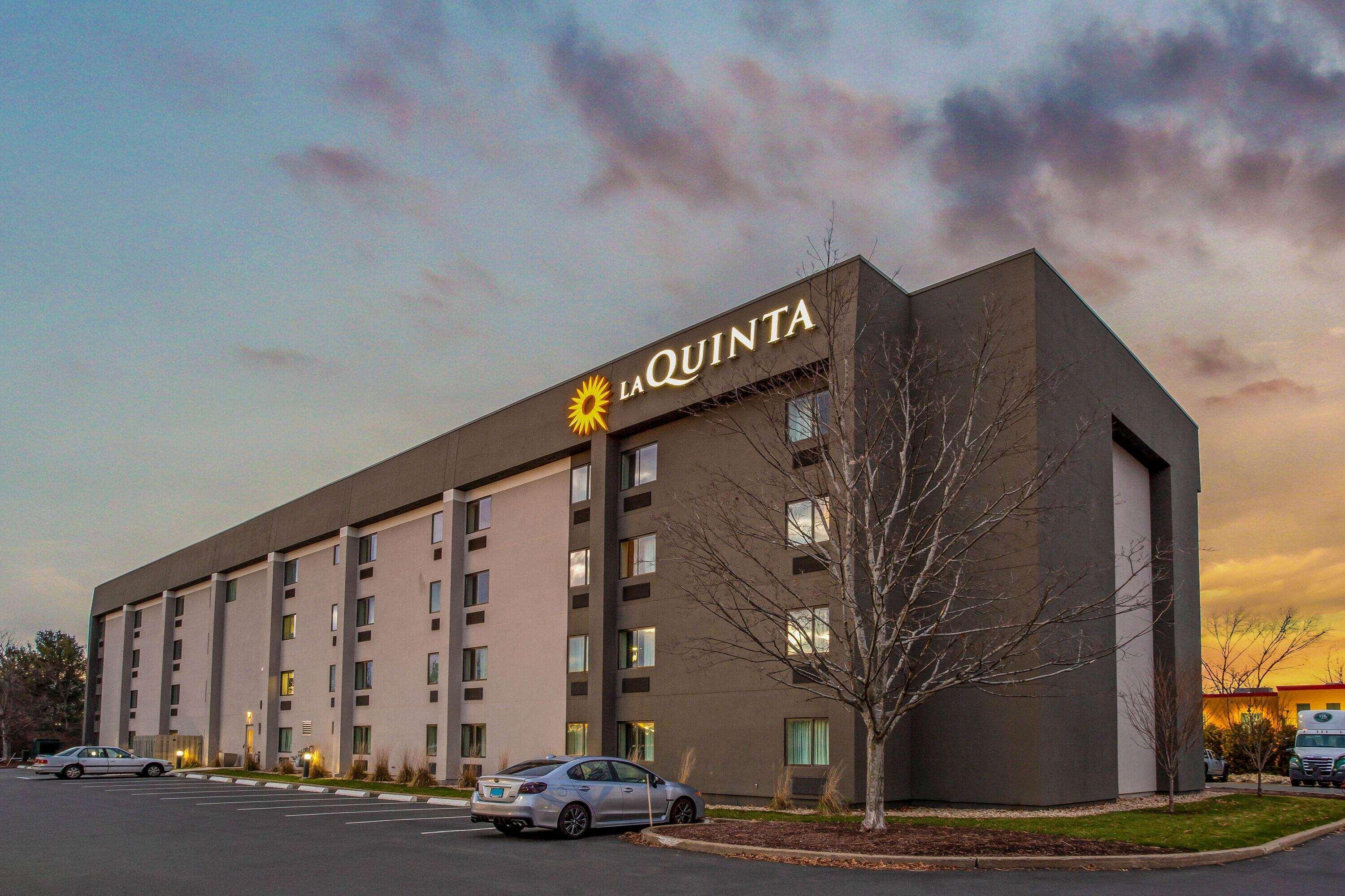 Отель La Quinta By Wyndham Hartford Bradley Airport Виндзор Локс Экстерьер фото