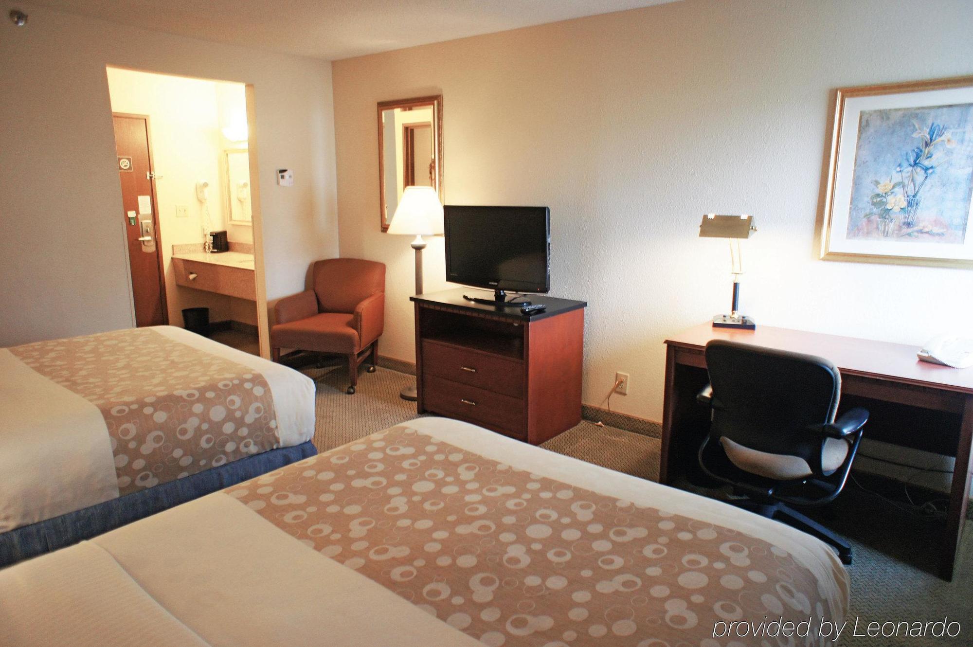 Отель La Quinta By Wyndham Hartford Bradley Airport Виндзор Локс Экстерьер фото