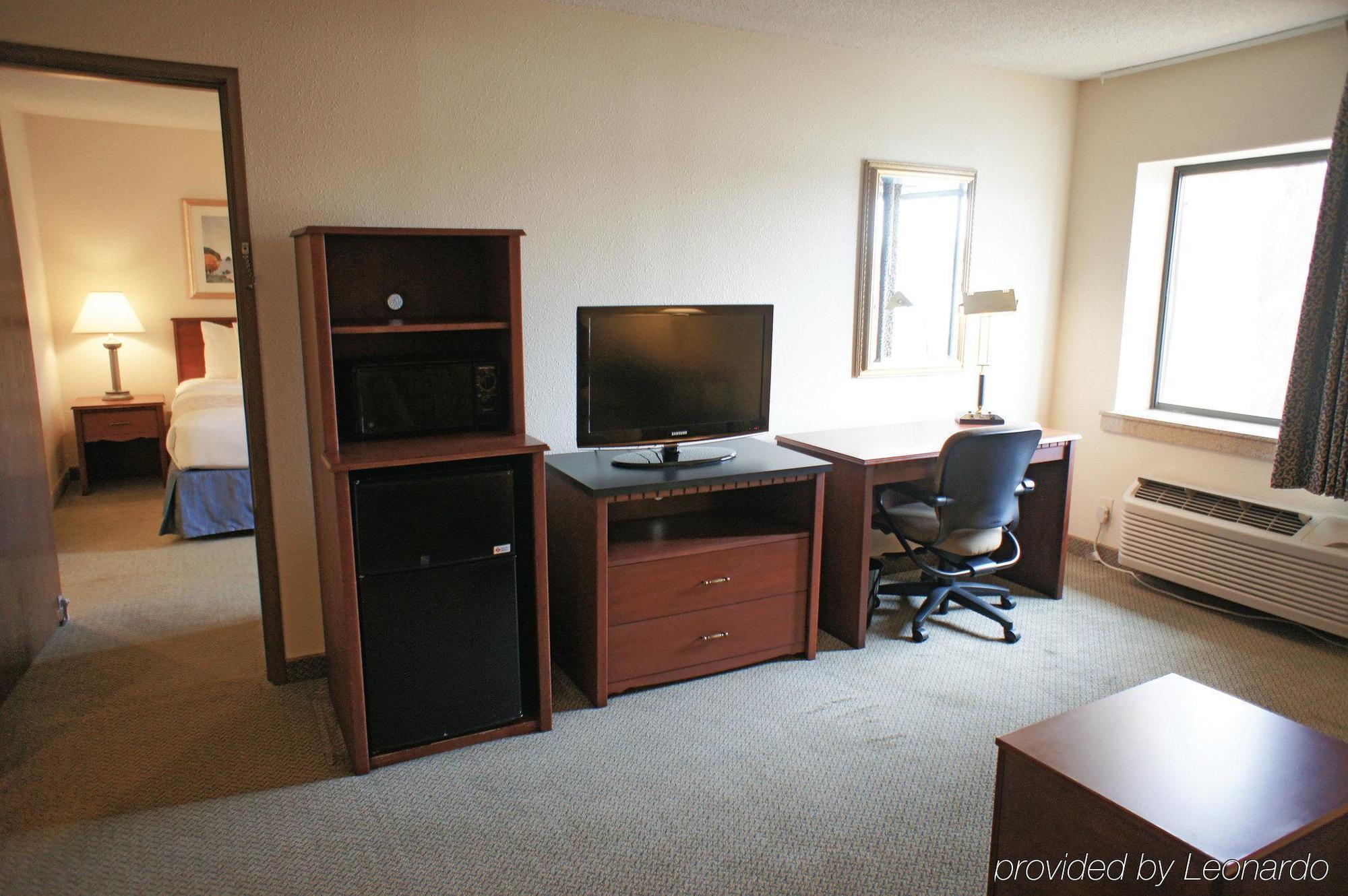 Отель La Quinta By Wyndham Hartford Bradley Airport Виндзор Локс Экстерьер фото