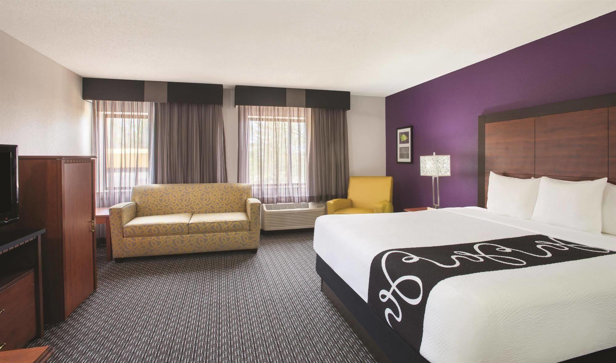Отель La Quinta By Wyndham Hartford Bradley Airport Виндзор Локс Экстерьер фото