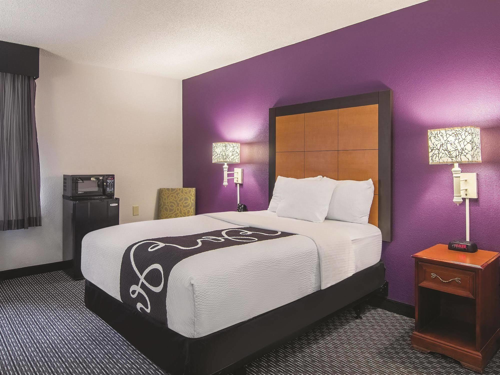 Отель La Quinta By Wyndham Hartford Bradley Airport Виндзор Локс Экстерьер фото
