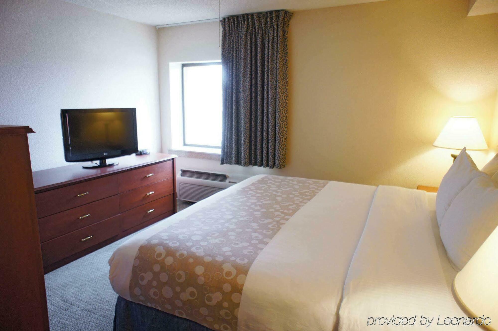 Отель La Quinta By Wyndham Hartford Bradley Airport Виндзор Локс Экстерьер фото